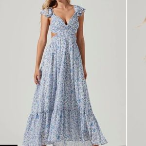 ASTR The Label “Primrose Floral Strappy Back Maxi Dress” in blue purple floral
